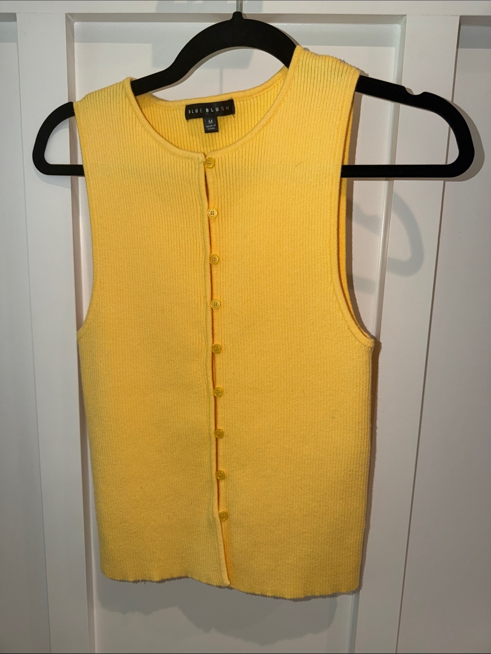 Blue Blush Bright Yellow Sleeveless Button-Front Knit Top
